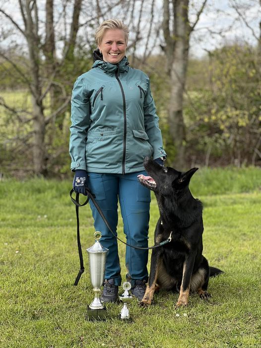 Bettina Mathiessen med Møllers Hjalte (Kenzo) Dansk Politihundeforening, Herning afd.